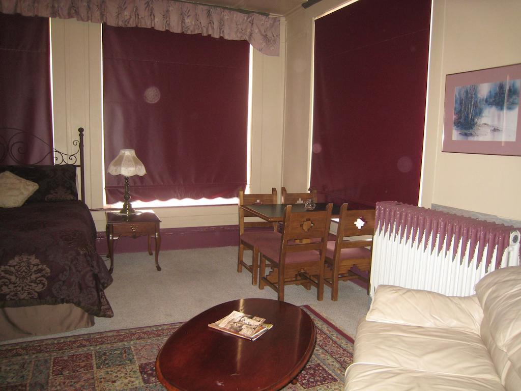 Deadwood Dick'S Hotel Room photo
